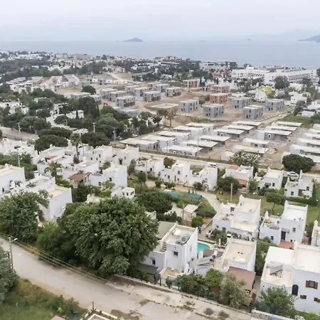 Summer Private With Garden And Private Pool, Within Walking Distance To The Sea In Gumusluk Hotell