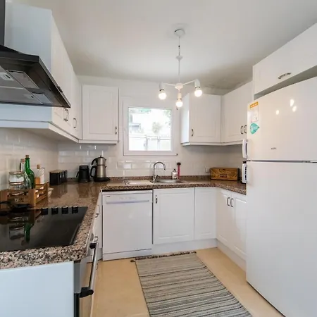 Отель Summer Private With Garden And Private Pool, Within Walking Distance To The Sea In Gumusluk