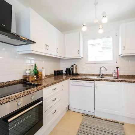 Отель Summer Private With Garden And Private Pool, Within Walking Distance To The Sea In Gumusluk *