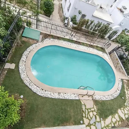 Отель Summer Private With Garden And Private Pool, Within Walking Distance To The Sea In Gumusluk