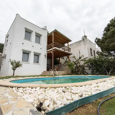 Summer Private With Garden And Private Pool, Within Walking Distance To The Sea In Gumusluk Отель